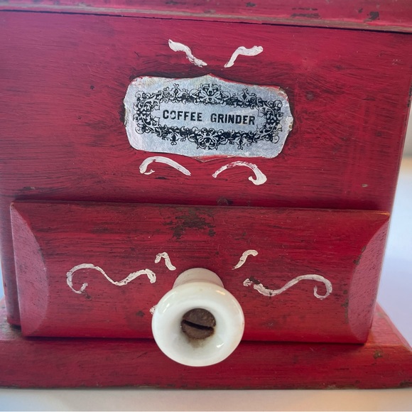 Vintage metal/wood coffee grinder. - Picture 4 of 6